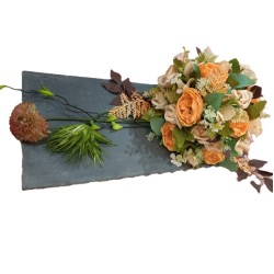 Aranjament funerar sober orange pe ardezie