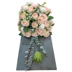 Aranjament funerar vivid pe ardezie 
