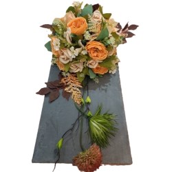 Aranjament funerar sober orange pe ardezie